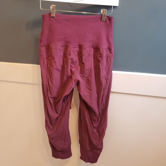 Lululemon Size 4 High waisted Capri - Picture 2 of 4